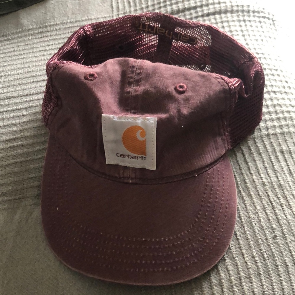 Carhartt burgundy hat